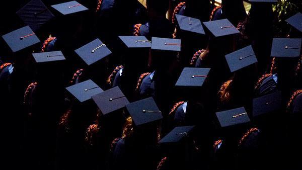 伊利诺伊大学厄巴纳-香槟分校（University of Illinois at Urbana-Champaign，简称UIUC）